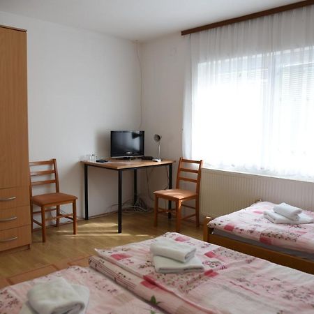 Prenociste Dzinic Hotel Zupanja Exterior foto