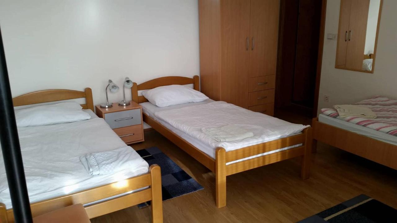 Prenociste Dzinic Hotel Zupanja Exterior foto