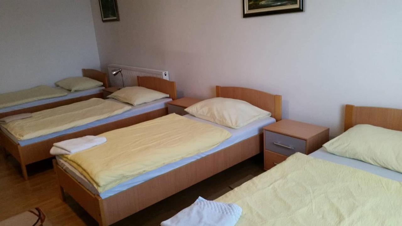 Prenociste Dzinic Hotel Zupanja Exterior foto