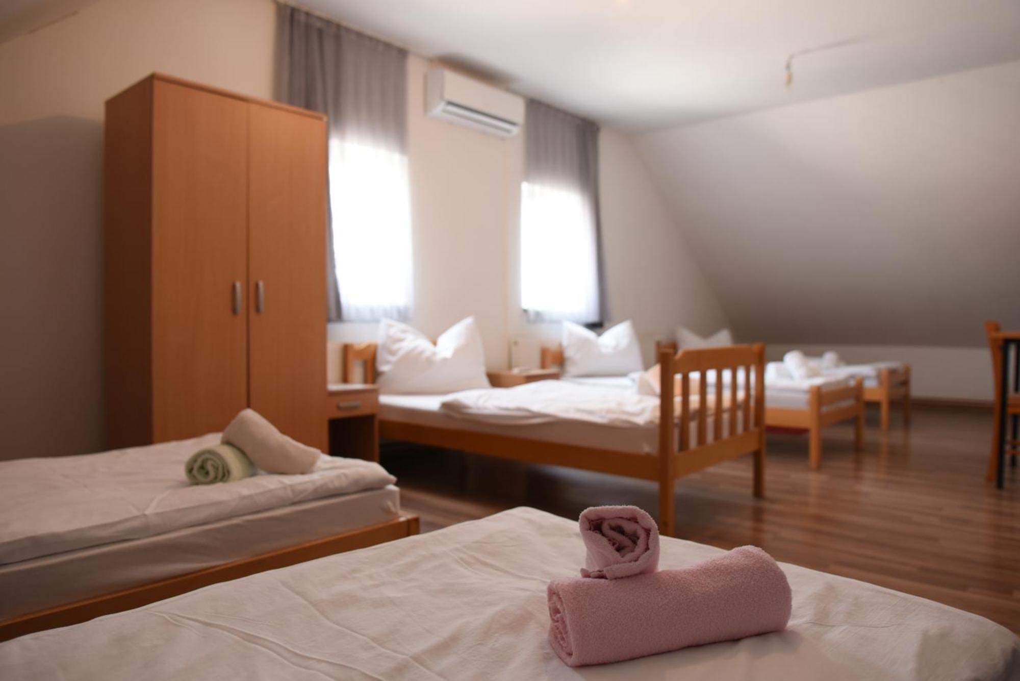 Prenociste Dzinic Hotel Zupanja Exterior foto